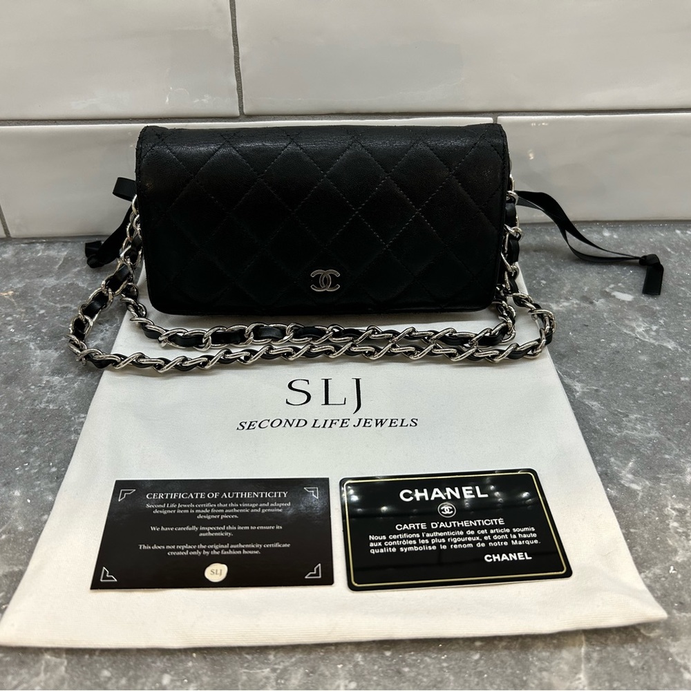 Authentic Chanel wallet with chain